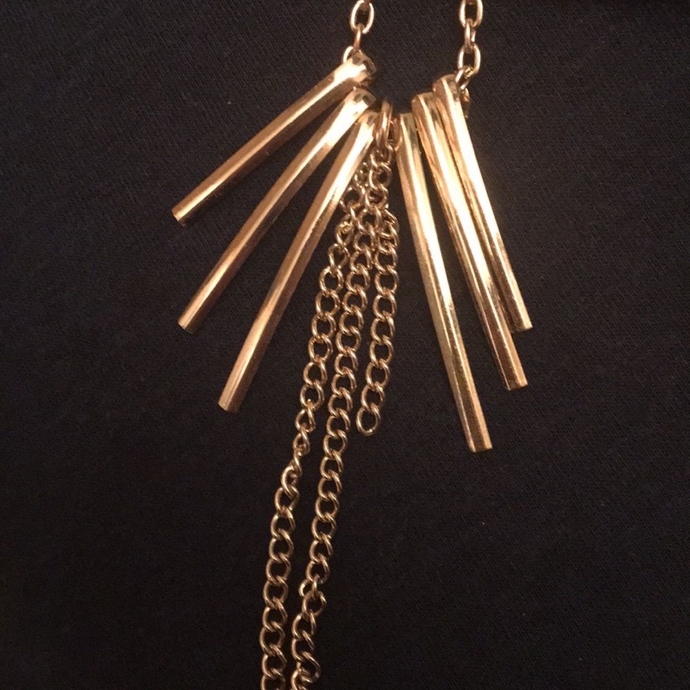 Gold (colored) long statement Fashion Necklace - Picture 2 of 3